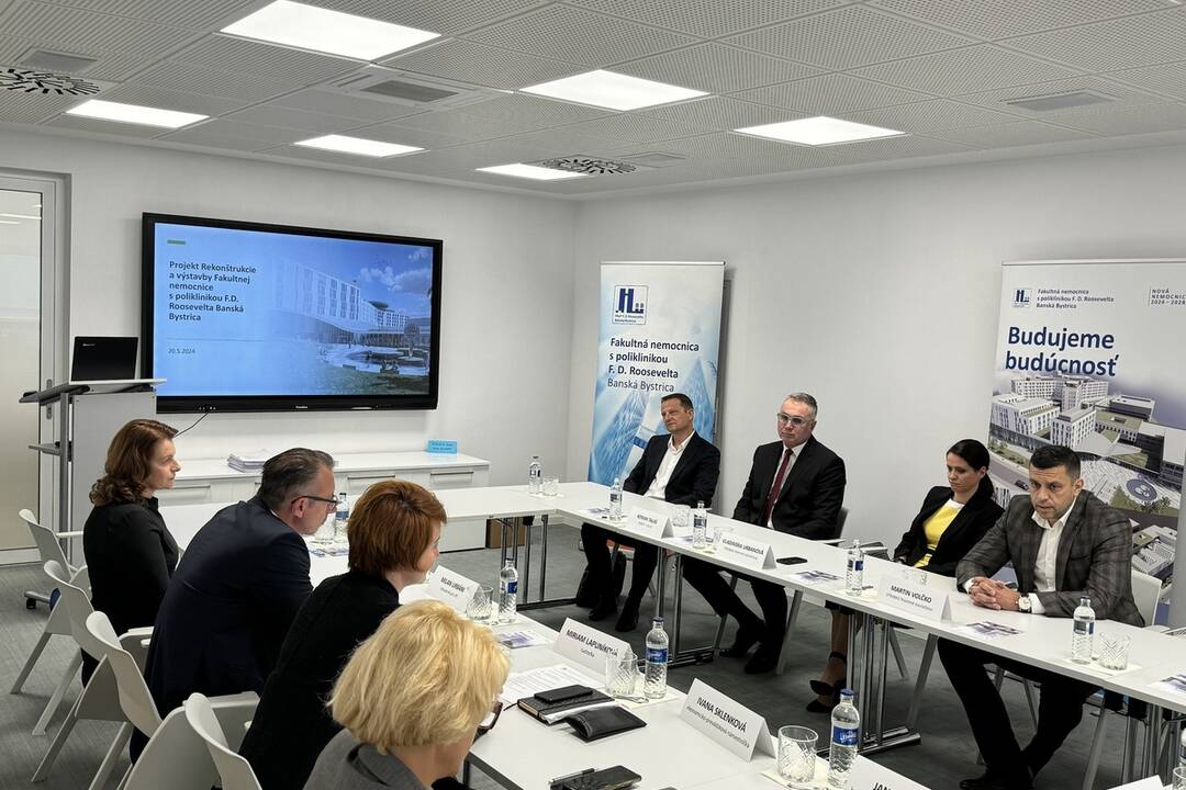 FOTO: Rooseveltova nemocnica podpísala zmluvu so zhotoviteľom, foto 1