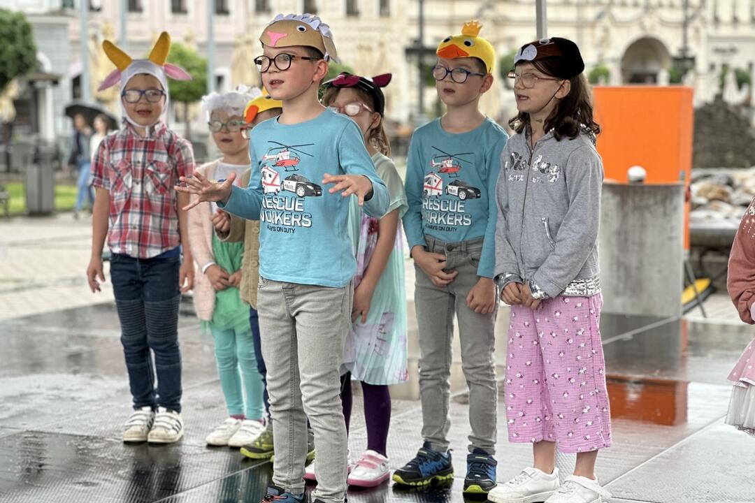 FOTO: Pod jednou strechou. Podujatie, ktoré zabáva aj pomáha, foto 3