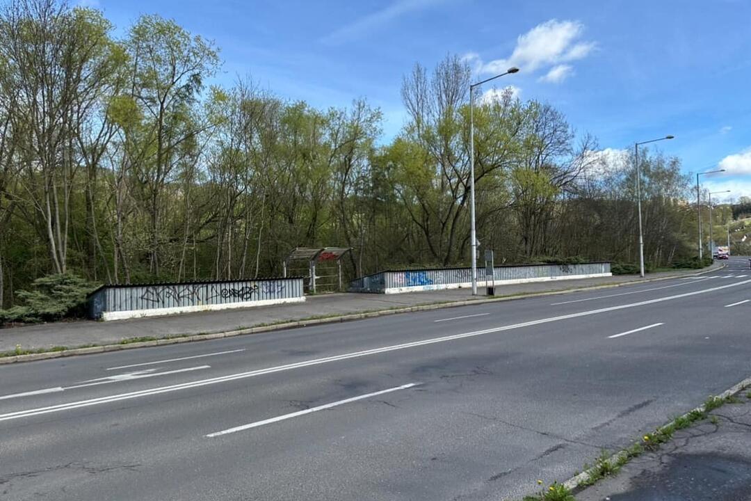 FOTO: V Banskej Bystrici vyčistili podchod, ktorý bol plný odpadkov a prespávali v ňom bezdomovci, foto 1