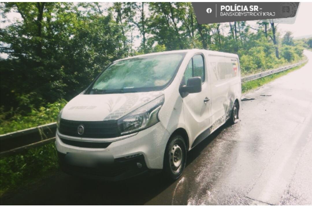 FOTO: Za nehodu medzi obcami Hontianske Nemce a Sebechleby môže alkohol, foto 2