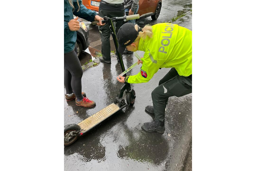FOTO: Policajti kontrolovali chodcov a cyklistov v Banskobystrickom kraji, foto 3
