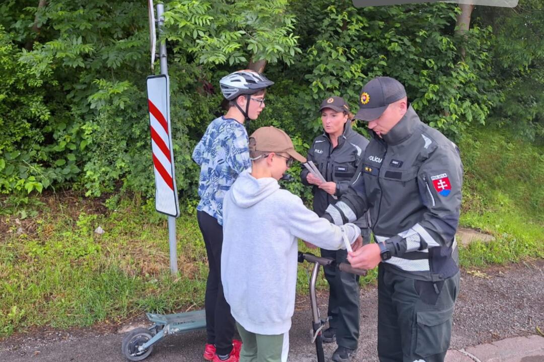 FOTO: Policajti kontrolovali chodcov a cyklistov v Banskobystrickom kraji, foto 4