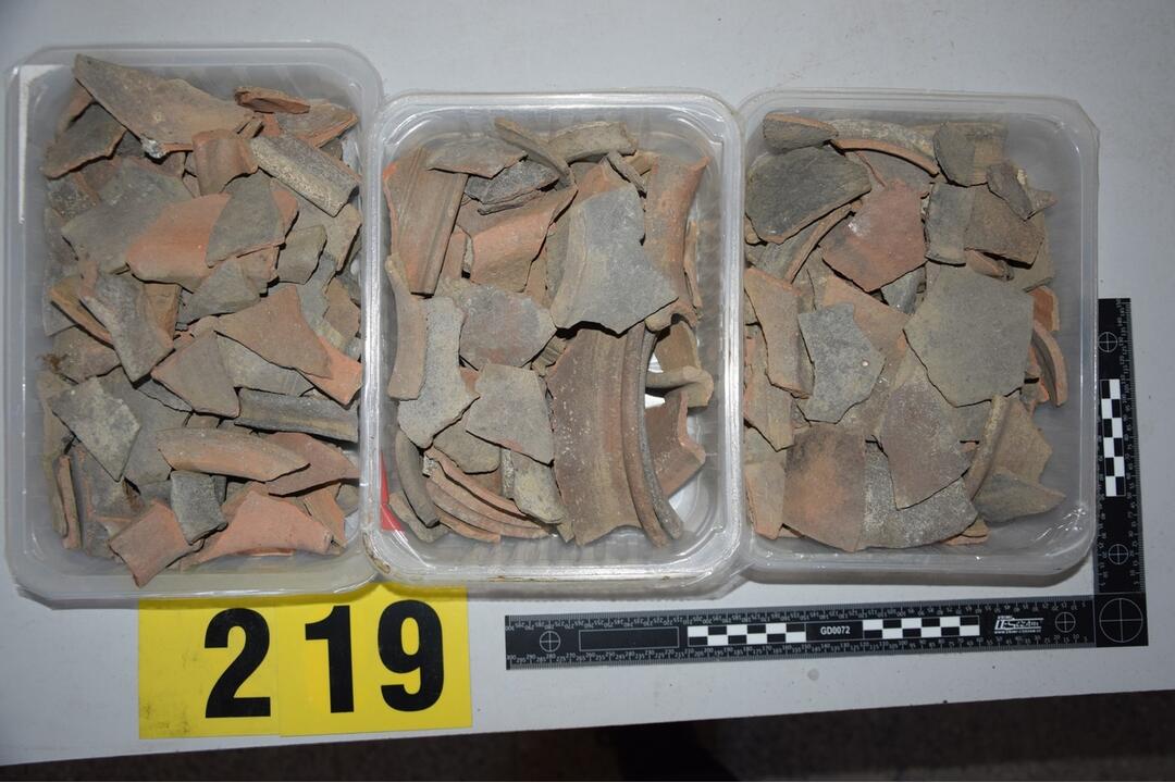 FOTO: FOTO: Nečakané nálezy v kaštieli v Žiari nad Hronom. Pri rekonštrukcii objavili predmety, ktoré doň nepatria, foto 8