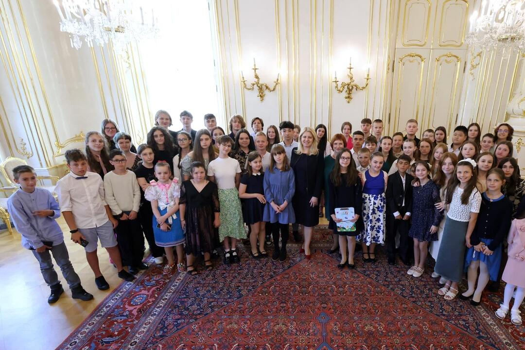 FOTO: Žiaci Maťko a Leo z Brezna pomohli staršiemu pánovi, stretli sa aj s prezidentkou, foto 3