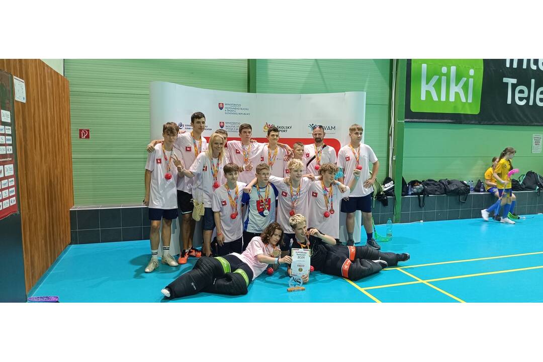 FOTO: Žiaci zo ZŠ M. Rázusa vo Zvolene uspeli na Majstrovstvách Slovenska vo florbale, foto 1