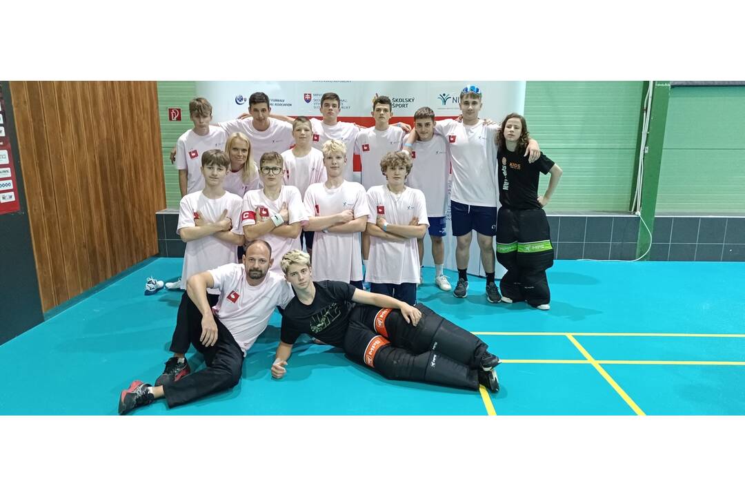 FOTO: Žiaci zo ZŠ M. Rázusa vo Zvolene uspeli na Majstrovstvách Slovenska vo florbale, foto 4