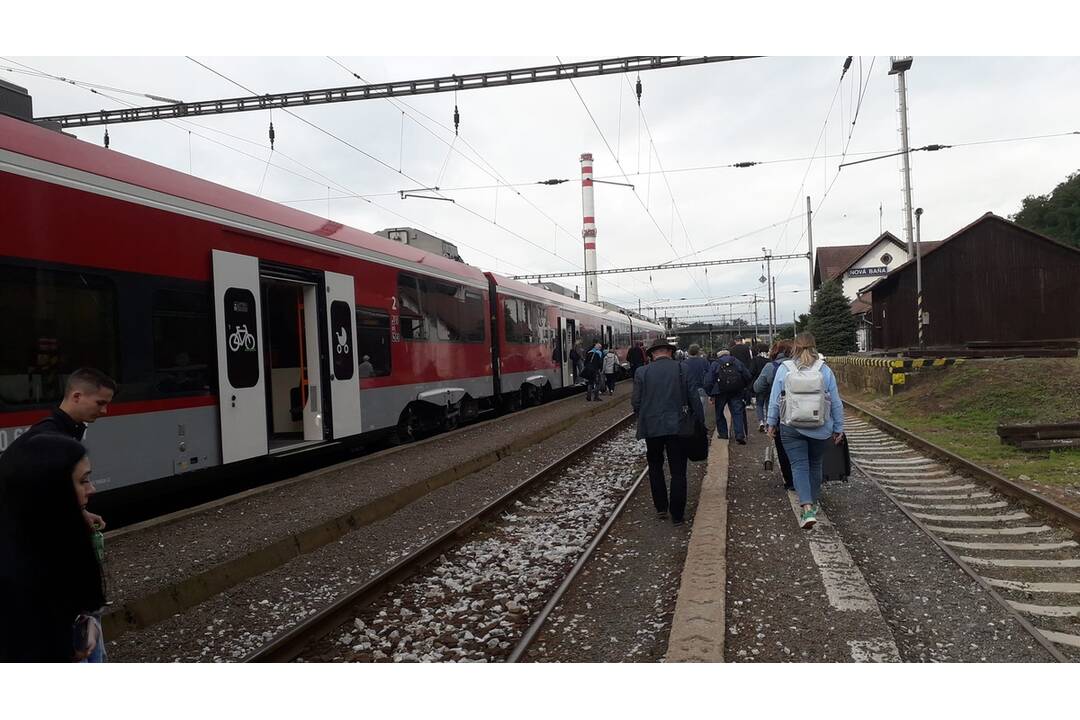FOTO: Presuny cestujúcich na náhradné spoje, foto 2