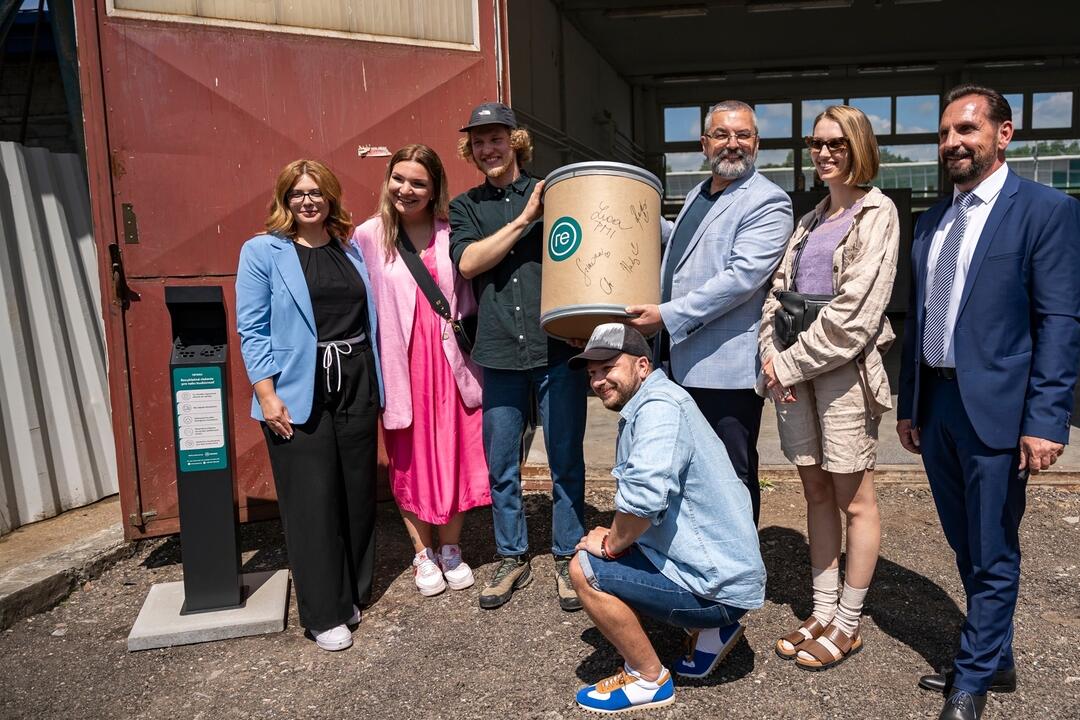 FOTO: V Žiari nad Hronom majú novú cestu. Vznikla z cigaretových ohorkov!, foto 3