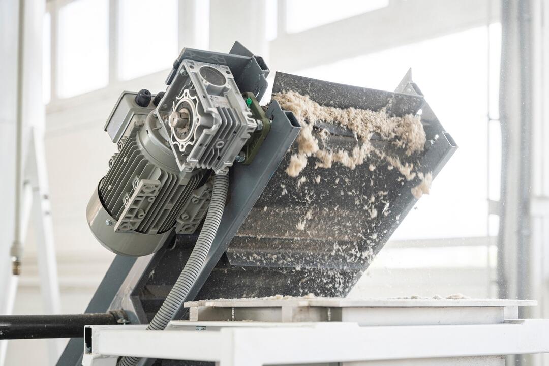 FOTO: V Žiari nad Hronom majú novú cestu. Vznikla z cigaretových ohorkov!, foto 4