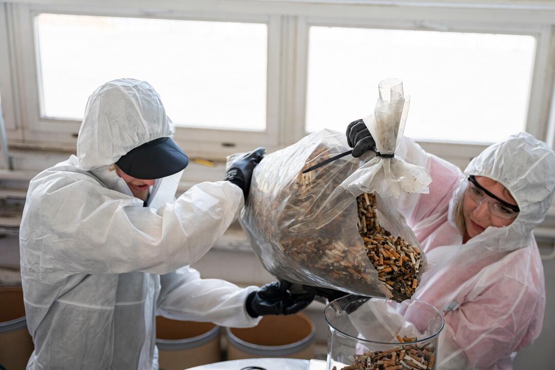 FOTO: V Žiari nad Hronom majú novú cestu. Vznikla z cigaretových ohorkov!, foto 7