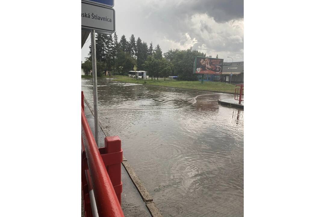 FOTO: Ničivá búrka sa prehnala Zvolenom, foto 1