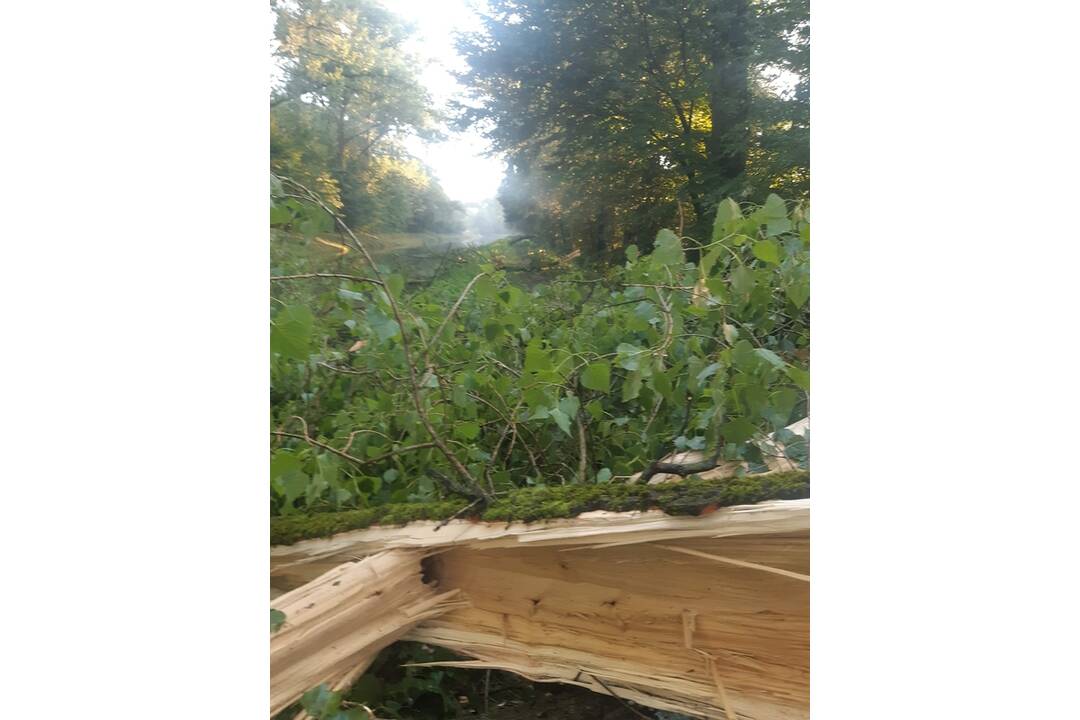 FOTO: Ničivá búrka sa prehnala Zvolenom, foto 2