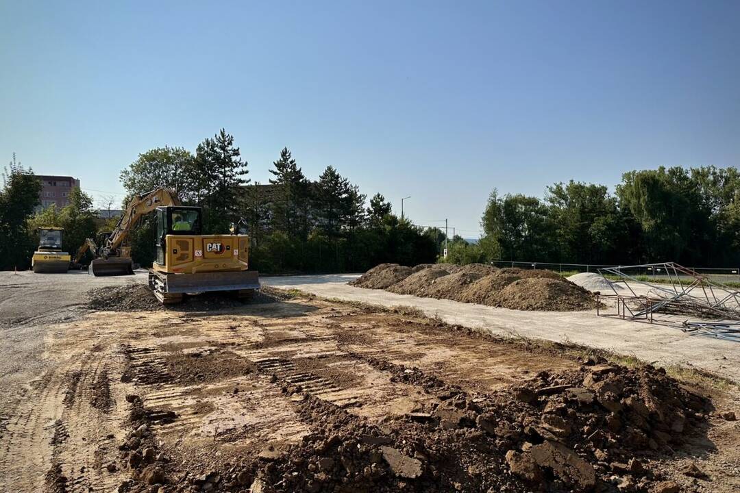 FOTO: Výstavba nového skateparku na Tajovského ulici , foto 8