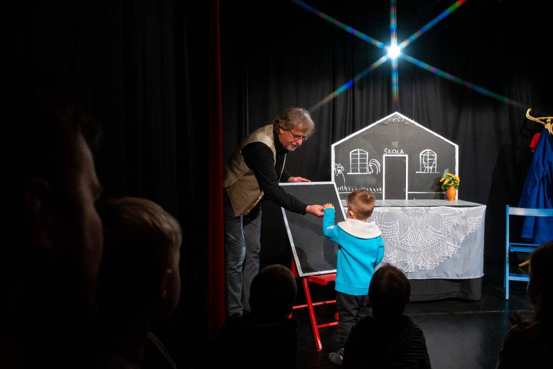 FOTO: Z pohostinstva bábkové divadlo, foto 2