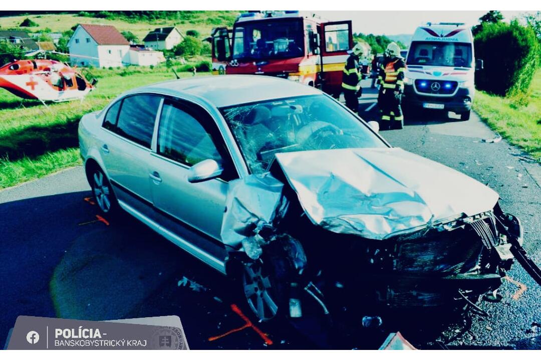 FOTO: Pri Detve došlo k nehode. 80-ročný vodič nedal prednosť protiidúcemu autu, foto 1