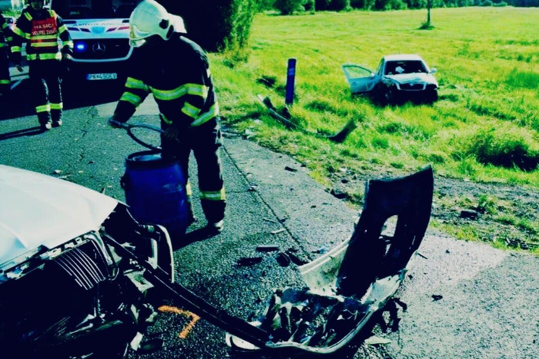 FOTO: Pri Detve došlo k nehode. 80-ročný vodič nedal prednosť protiidúcemu autu, foto 2