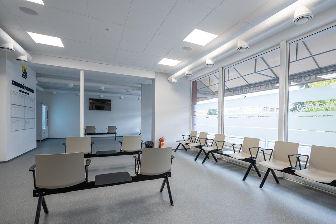 FOTO: Žiar nad Hronom otvorí novú autobusovú čakáreň. Ako to v nej vyzerá?, foto 1