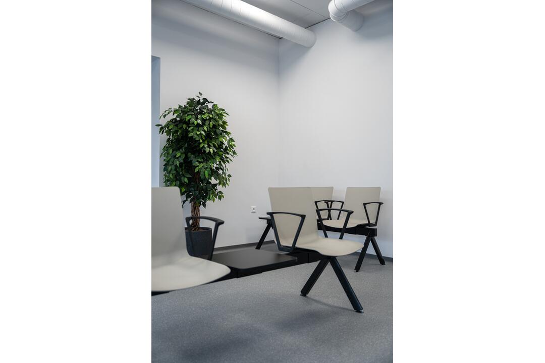 FOTO: Žiar nad Hronom otvorí novú autobusovú čakáreň. Ako to v nej vyzerá?, foto 5