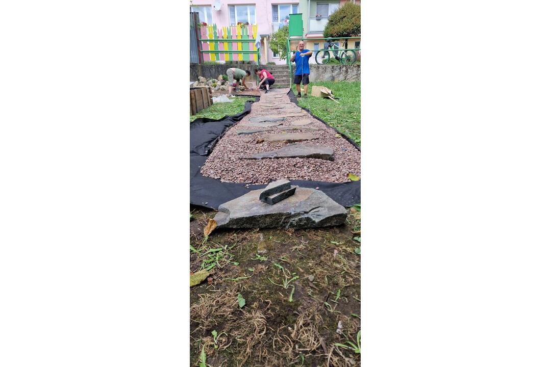 FOTO: Komunitná záhrada Poľná prechádza úžasnou zmenou. Sú za tým iniciatívni Radvančania, foto 1