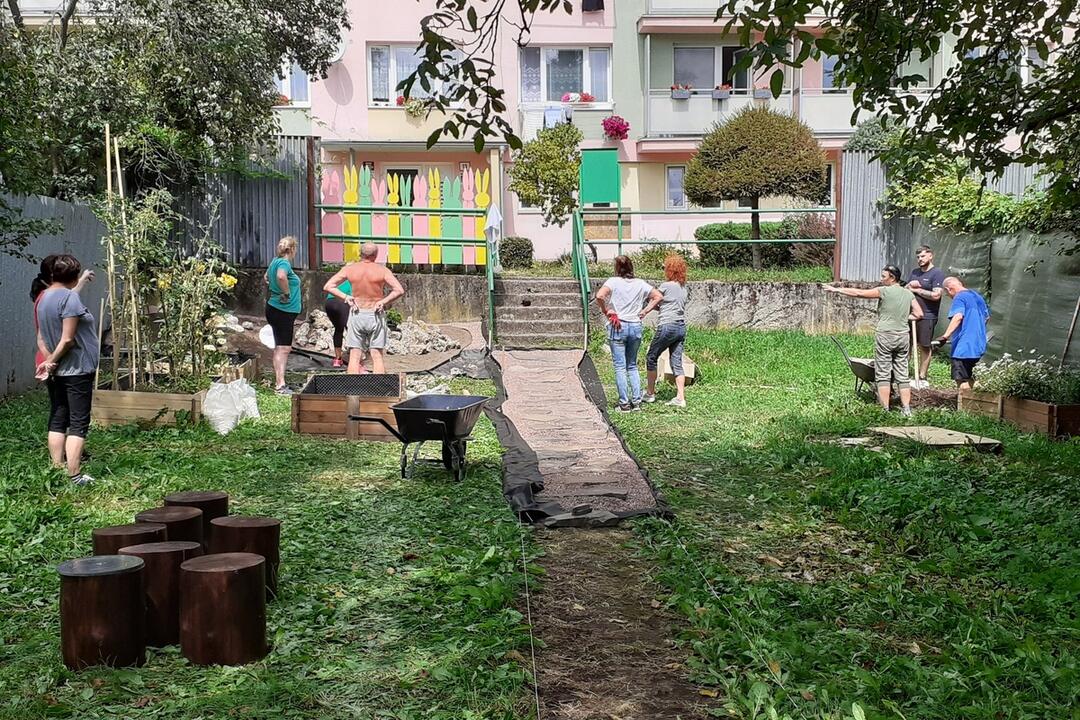FOTO: Komunitná záhrada Poľná prechádza úžasnou zmenou. Sú za tým iniciatívni Radvančania, foto 3