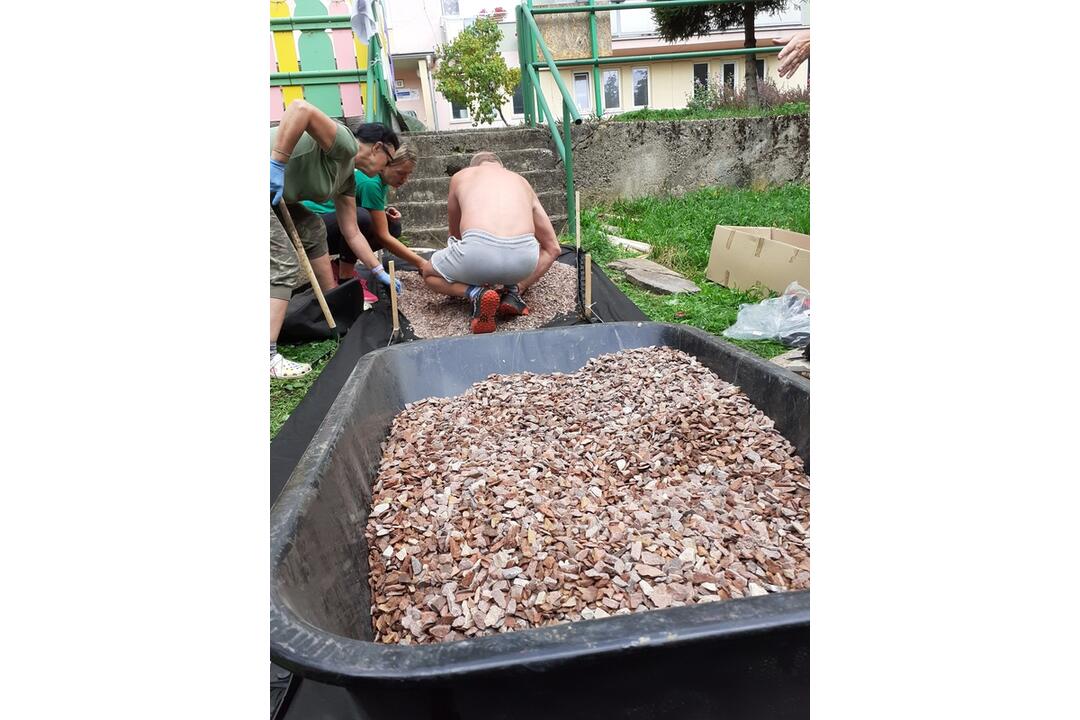 FOTO: Komunitná záhrada Poľná prechádza úžasnou zmenou. Sú za tým iniciatívni Radvančania, foto 5