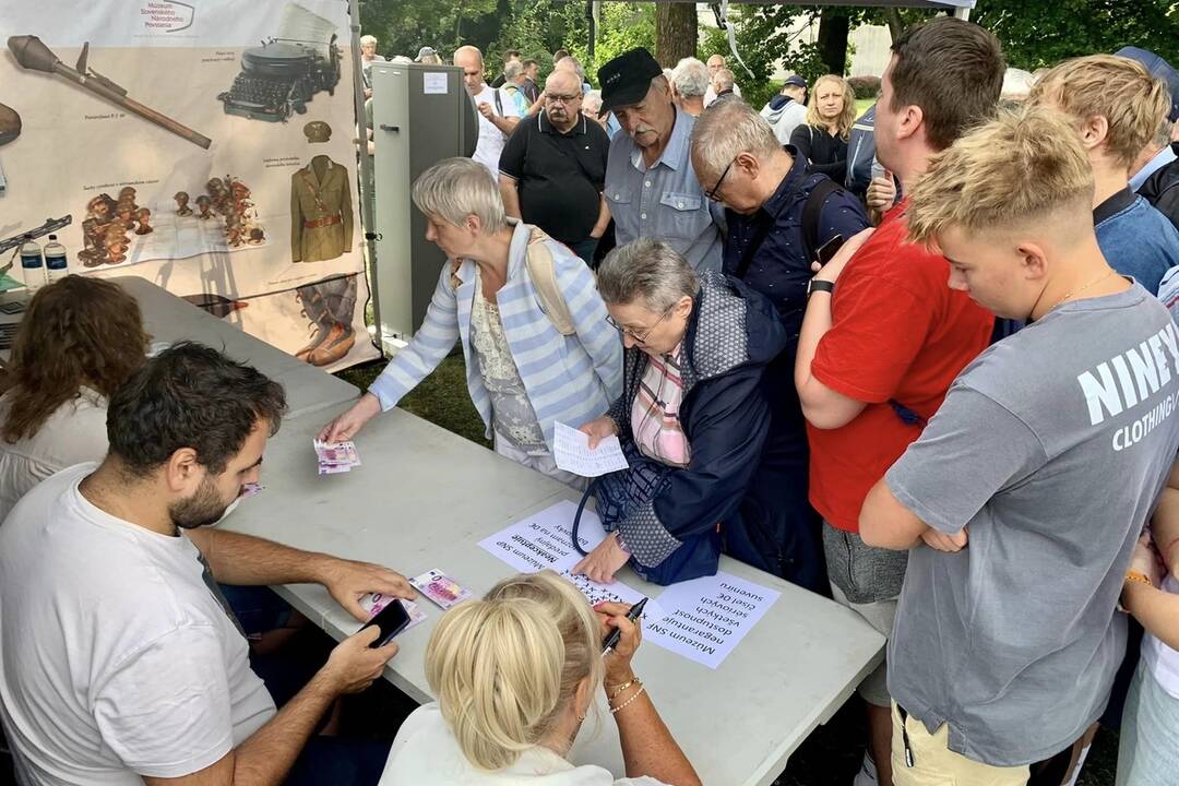 FOTO: Suveníry vyrobené pri príležitosti 80. osláv SNP, foto 3