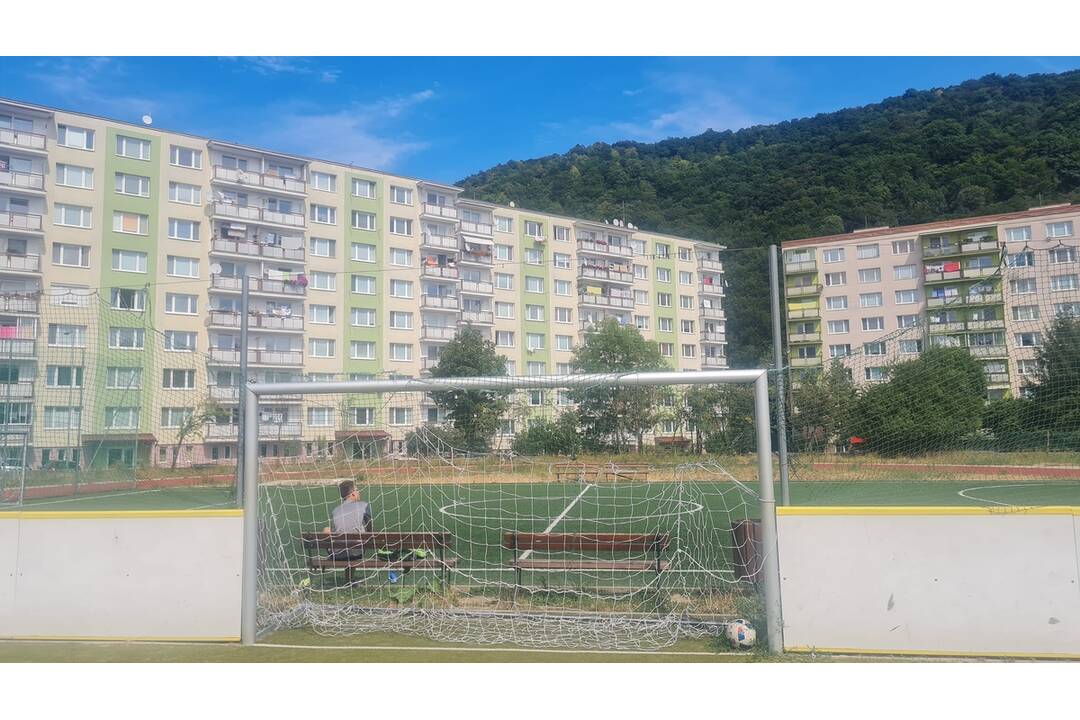 FOTO: Poškodené športové ihrisko v Radvani, foto 6