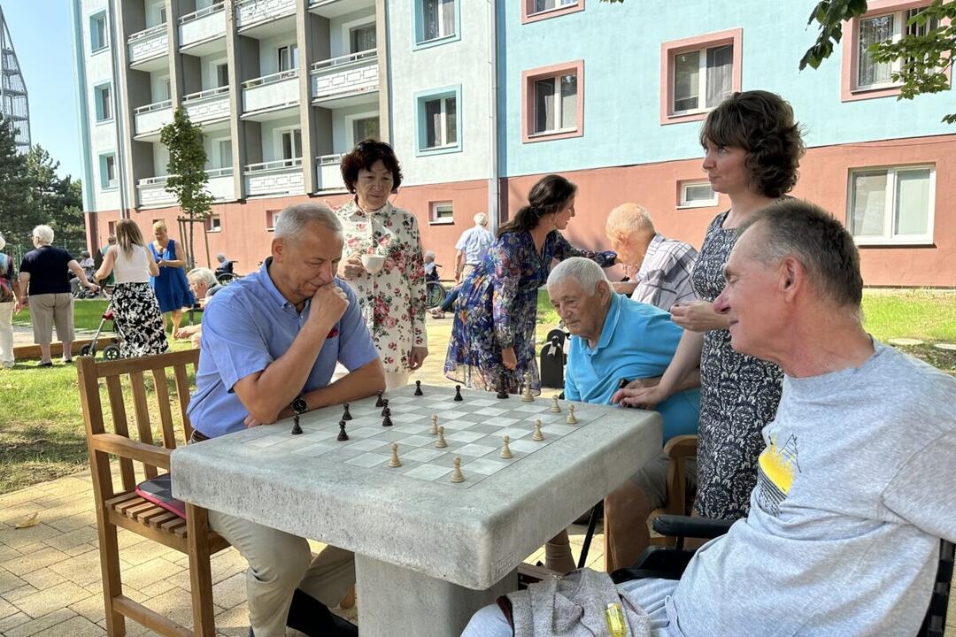 FOTO: V Banskej Bystrici otvorili novú oddychovú zónu. Takto to v nej vyzerá, foto 2