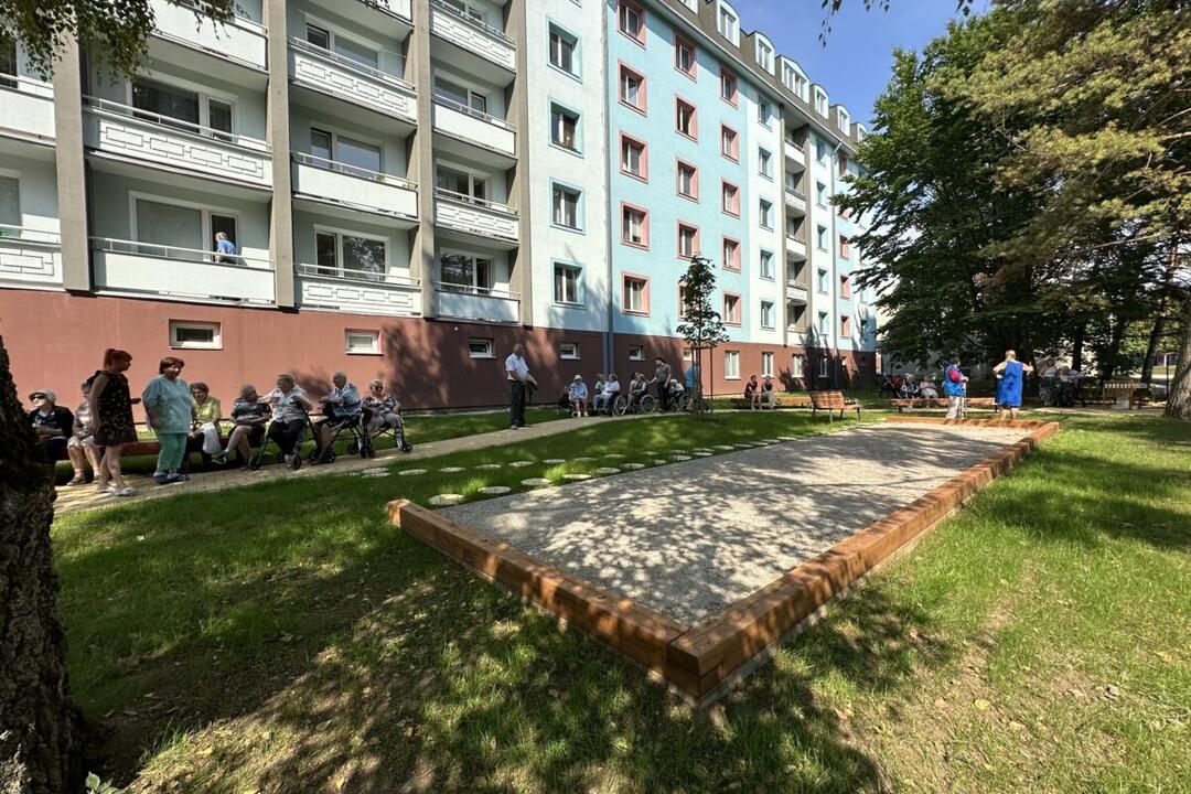 FOTO: V Banskej Bystrici otvorili novú oddychovú zónu. Takto to v nej vyzerá, foto 5