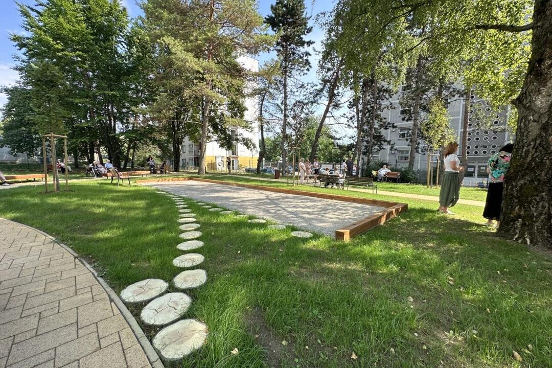 FOTO: V Banskej Bystrici otvorili novú oddychovú zónu. Takto to v nej vyzerá, foto 7