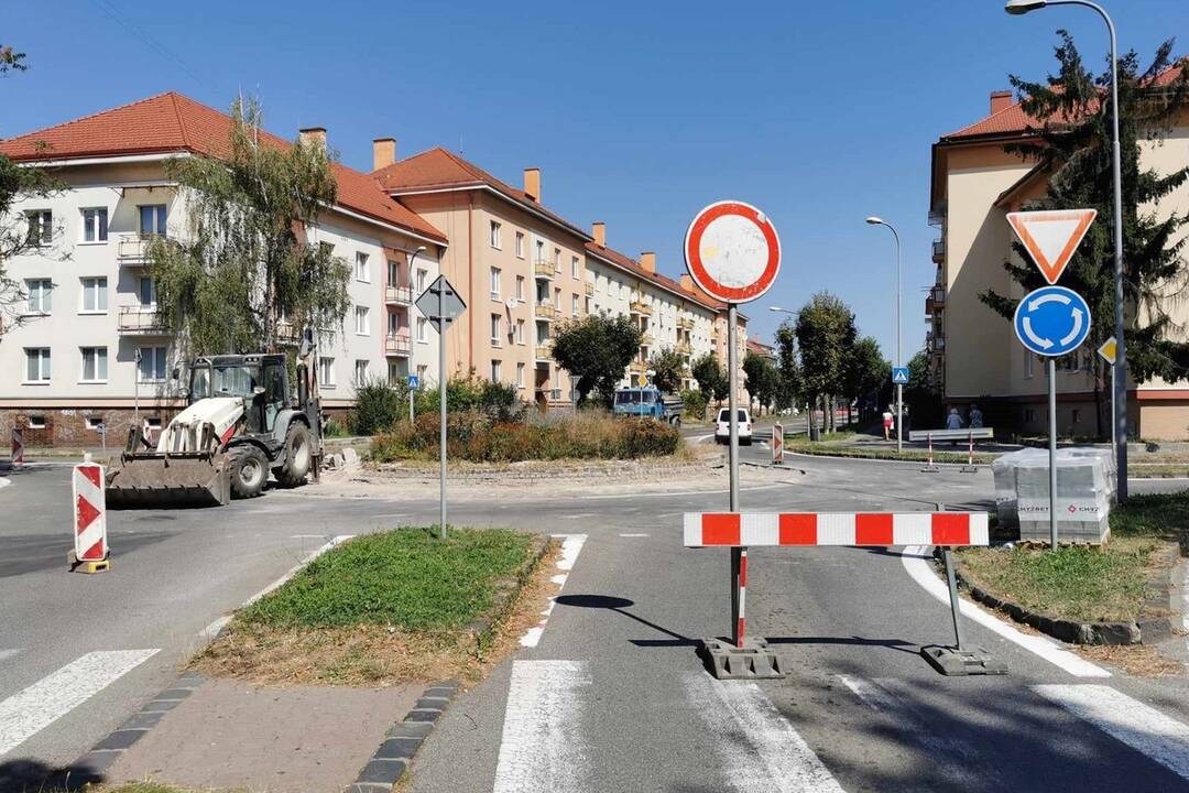 FOTO: Práce na kruhovom objazde pokračujú, foto 4