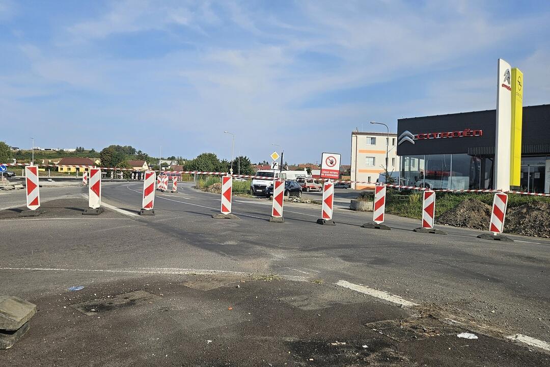 FOTO: Zvolenský kruhový objazd na Rákoši čoskoro dokončia. Pozrite si aktuálne fotografie, foto 1