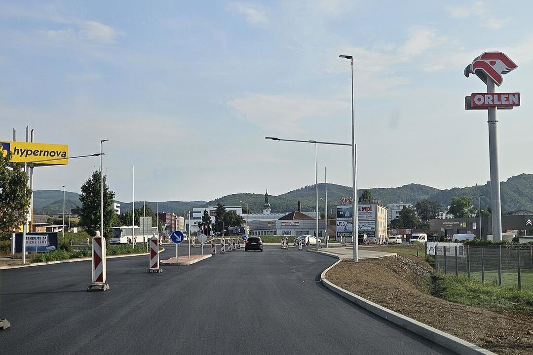 FOTO: Zvolenský kruhový objazd na Rákoši čoskoro dokončia. Pozrite si aktuálne fotografie, foto 5