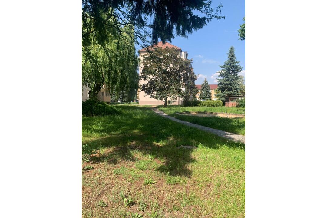 FOTO: Žiar nad Hronom použil materiál z kaštieľa na rekonštrukciu chodníka, foto 5