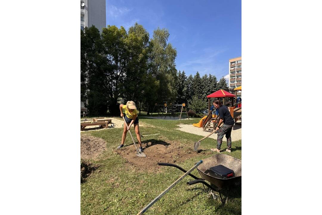 FOTO: Na sídlisku sa osadilo nové sedenie, foto 5