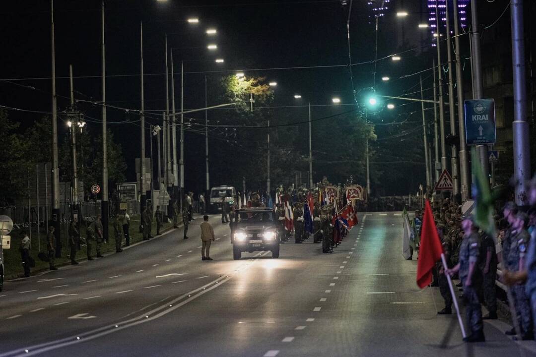 FOTO: Nočná vojenská prehliadka v Banskej Bystrici, foto 8