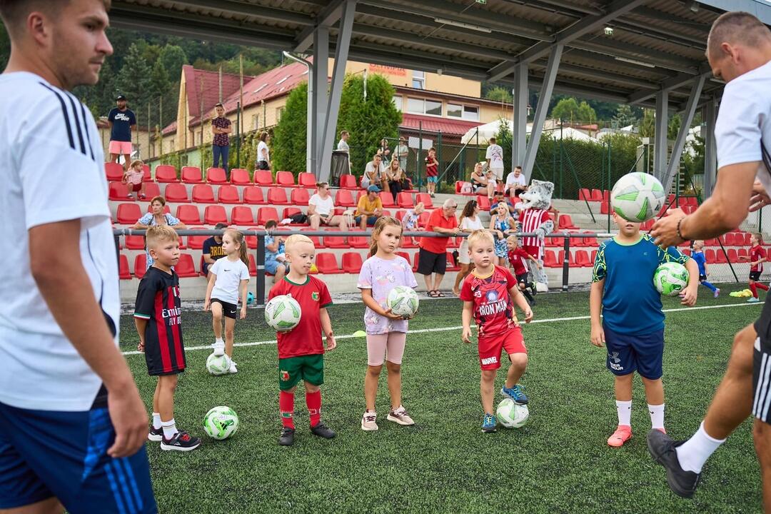 FOTO: Do akadémie v Banskej Bystrici sa prihlásilo veľa mladých futbalistov, foto 1