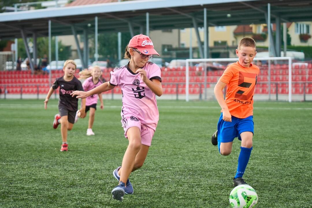 FOTO: Do akadémie v Banskej Bystrici sa prihlásilo veľa mladých futbalistov, foto 7