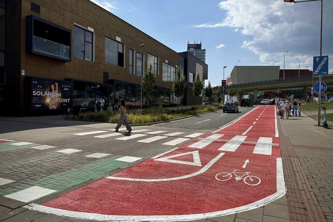 FOTO: Cyklotrasa pri OC Point bola zvýraznená, foto 2