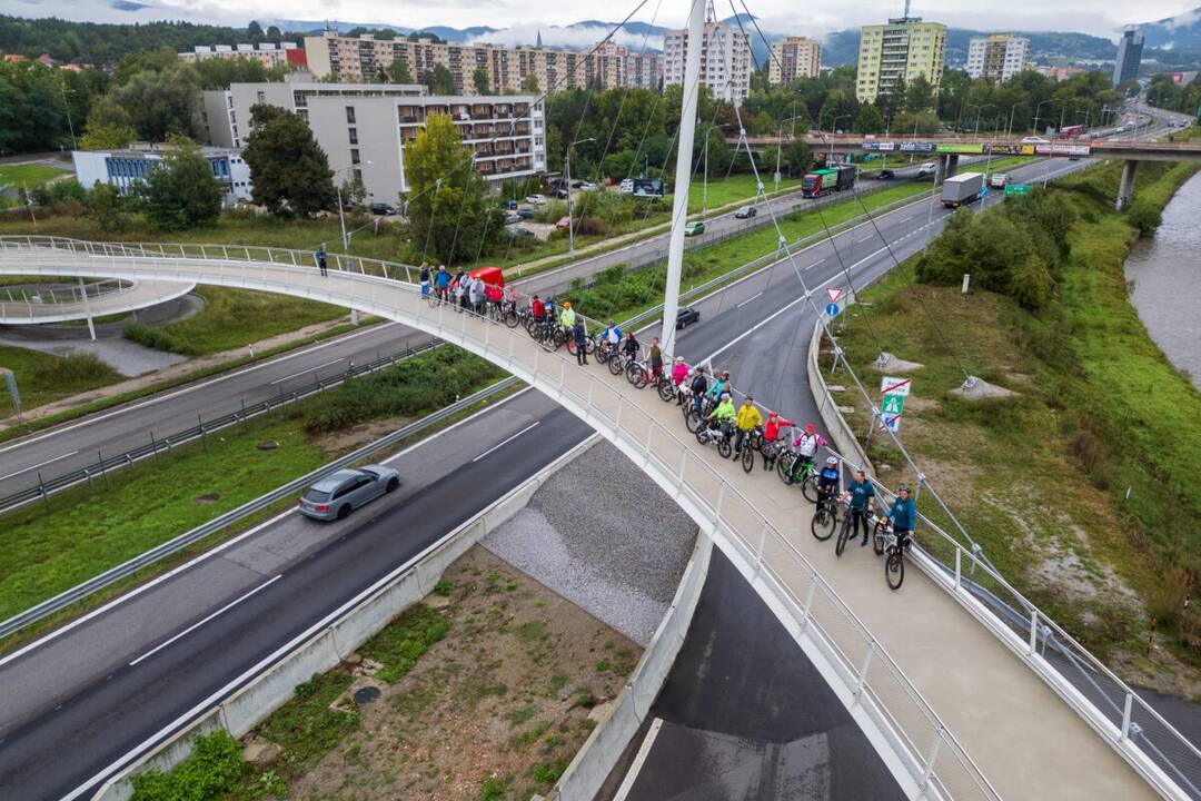 FOTO: Zamestnanci mestského úradu dostali nové e-bicykle, foto 1