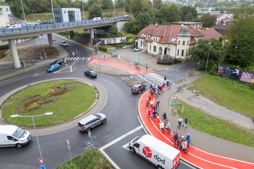 FOTO: Zamestnanci mestského úradu dostali nové e-bicykle, foto 2