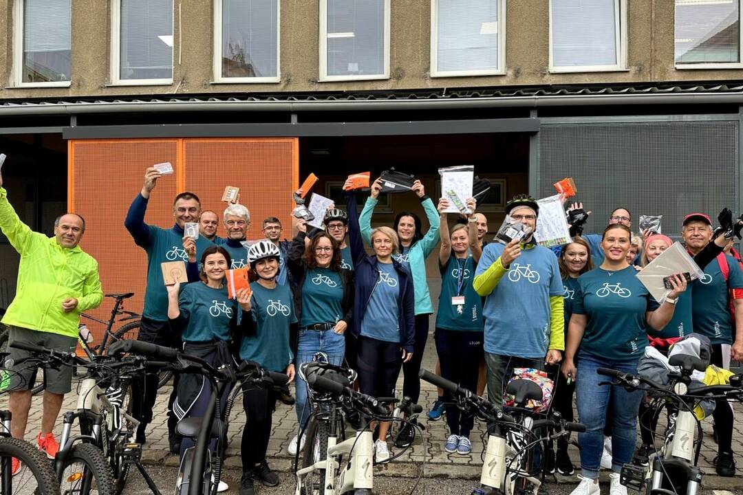 FOTO: Zamestnanci mestského úradu dostali nové e-bicykle, foto 4