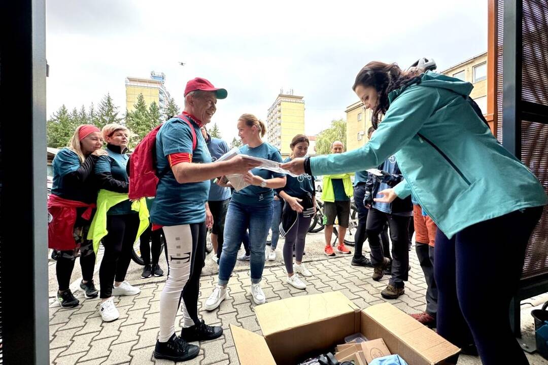 FOTO: Zamestnanci mestského úradu dostali nové e-bicykle, foto 6