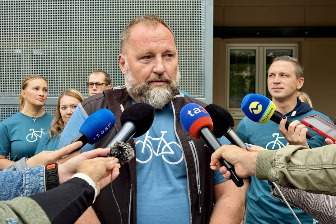 FOTO: Zamestnanci mestského úradu dostali nové e-bicykle, foto 7