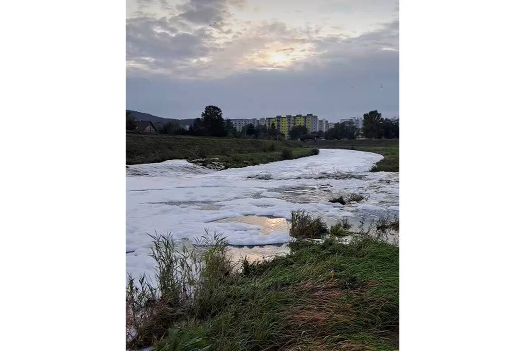 FOTO: Na Hrone sa objavila záhadná pena, foto 6