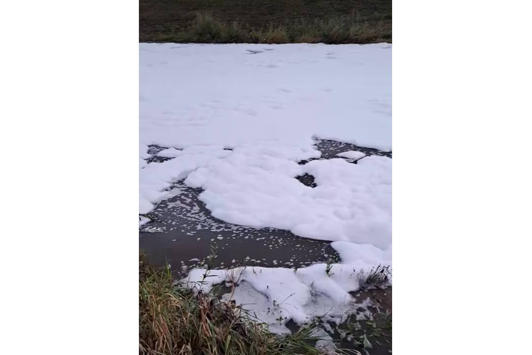 FOTO: Na Hrone sa objavila záhadná pena, foto 7
