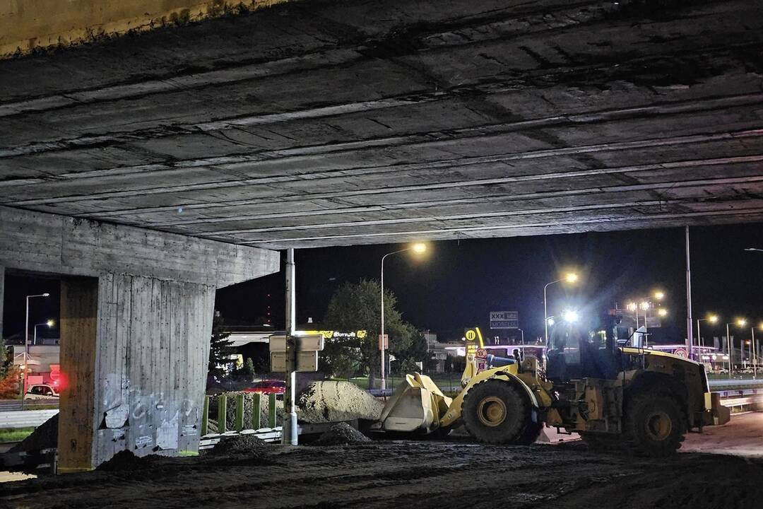 FOTO: Práce na moste začali už počas piatkového večera, foto 8
