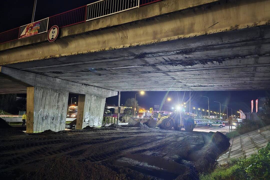 FOTO: Práce na moste začali už počas piatkového večera, foto 9
