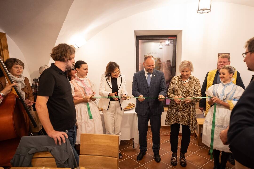 FOTO: V Radvani búrajú poslednú časť mostu, foto 5