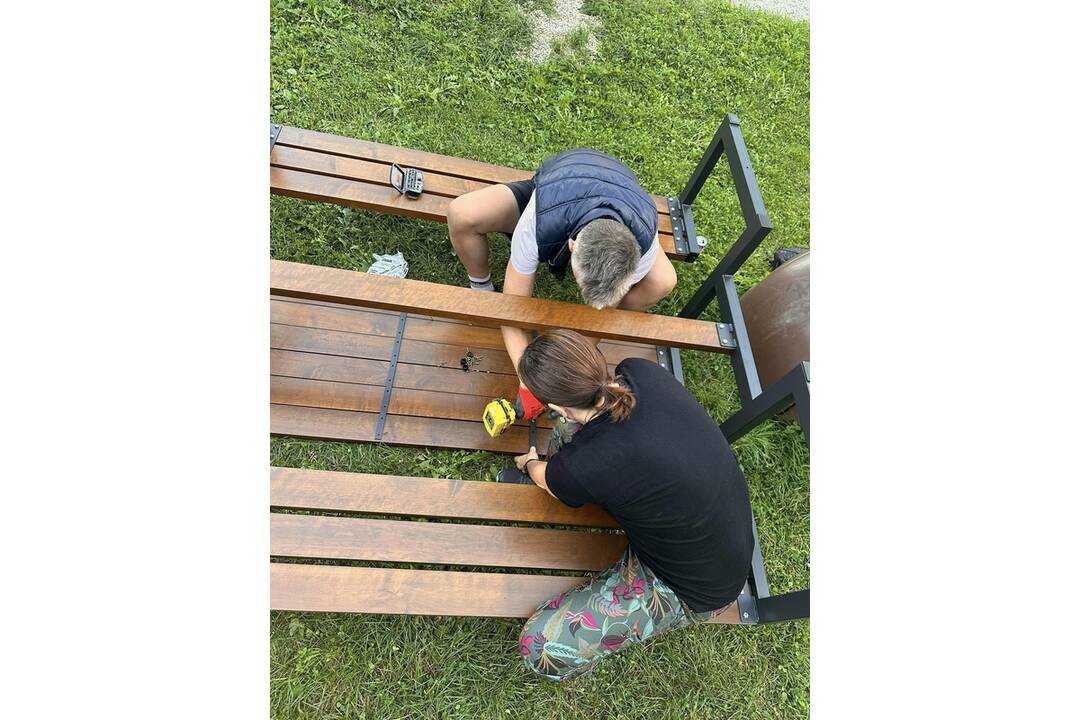 FOTO: Na ihrisku na Fončorde pribudla ďalšia lavica, foto 6